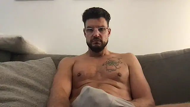 YoloNude webcam show