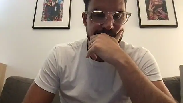 YoloNude Show Webcam
