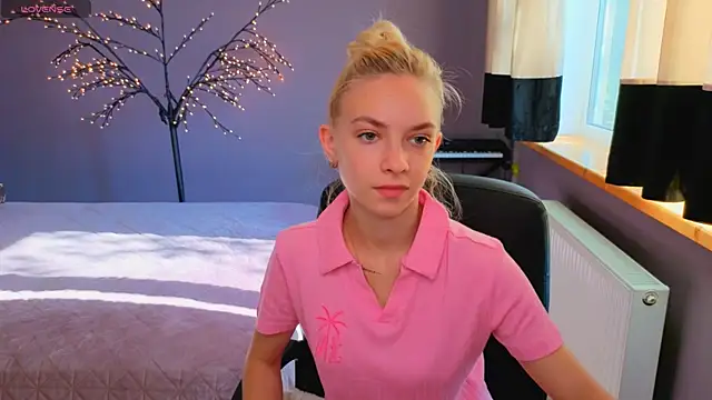 SonnySofia Adlı Modelin Canlı XXX Sohbeti