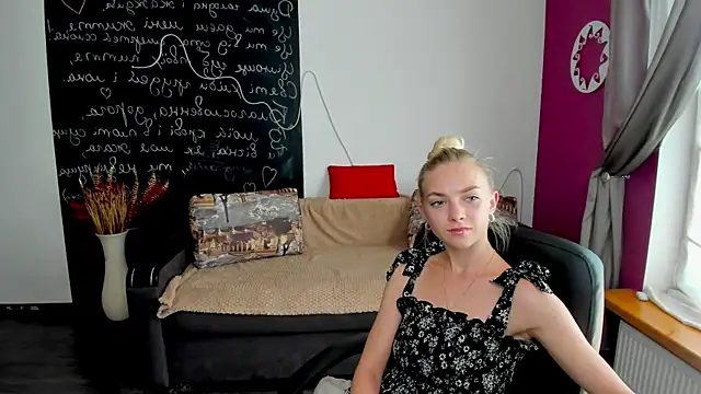 SonnySofia Adlı Modelin Canlı XXX Sohbeti