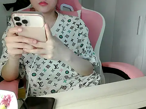 Živá chatovací místnost lucienguyen
