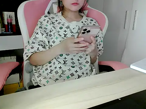 Živá chatovací místnost lucienguyen