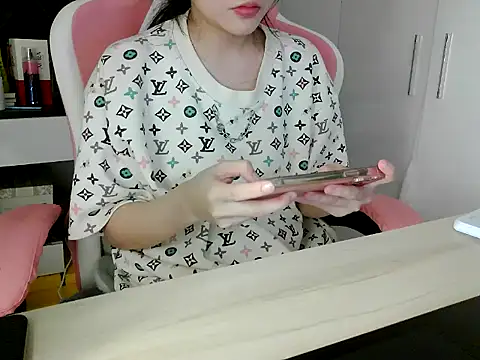 Živá chatovací místnost lucienguyen