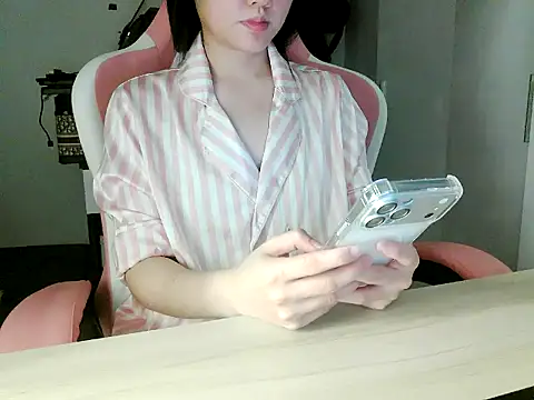 Linh-Barbie webcam show