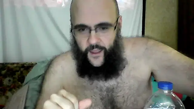 BriTheTopBear Show in webcam