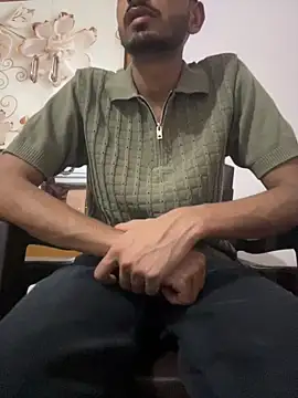 Cuteaadi Show in webcam