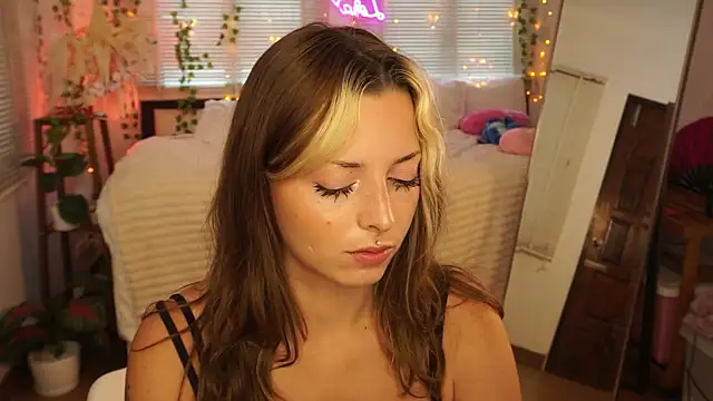 LoraDollie's Live XXX Chat