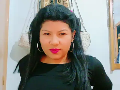 Chat XXX en directo de MojaditPussy