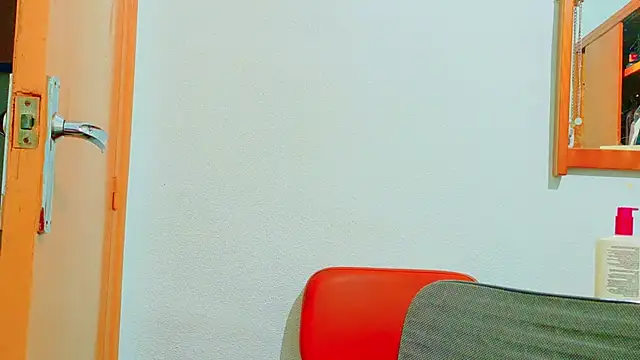 Онлайн чат MojaditPussy
