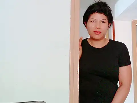 צ'אט XXX בשידור חי של MojaditPussy