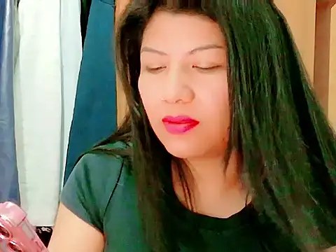 XXX chat uživo modela MojaditPussy