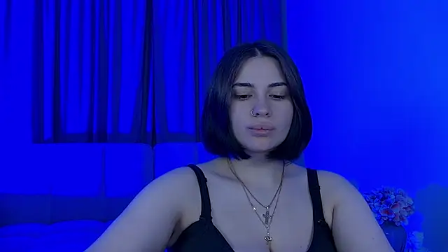 AdrianaToress XXX чат на живо
