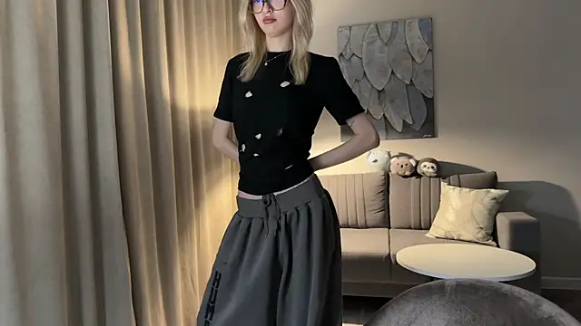 EvelineMolima's Live XXX Chat
