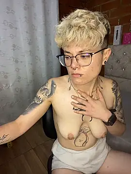 Czat XXX na żywo – Megan-c