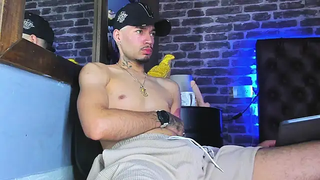 Daniel_huge22 webcam show