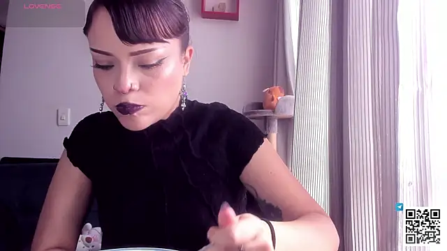 צ'אט XXX בשידור חי של seijaku_