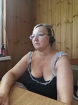 White-Chocolatte Pertunjukan Webcam