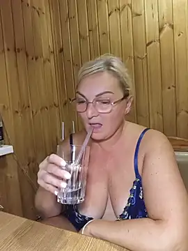 White-Chocolatte's Live XXX Chat