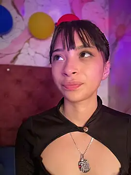 Sasha-firee Adlı Modelin Canlı XXX Sohbeti