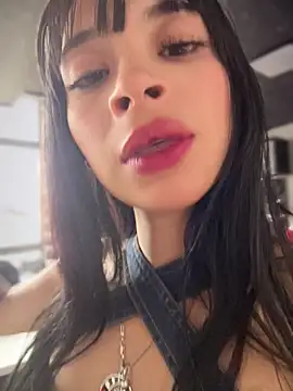 Sasha-firee Adlı Modelin Canlı XXX Sohbeti