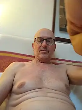 Lovely_professor Show in webcam