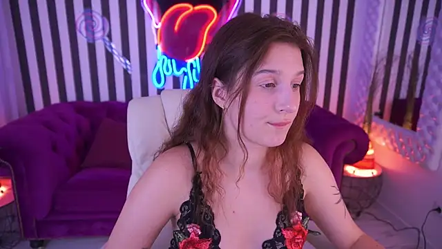 Chatroom XXX en direct de VikVikLove