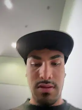 Big_Snake77: διαδικτυακό σόου στην κάμερα