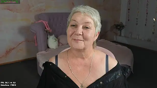 Živý XXX chat Poppy_Pulse