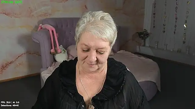 Poppy_Pulse's Live XXX Chat