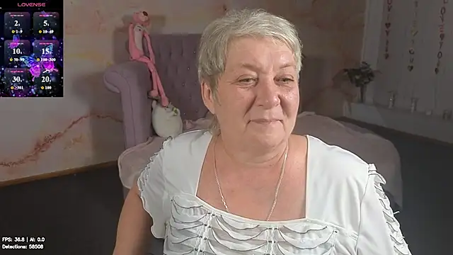 XXX chat uživo modela Poppy_Pulse