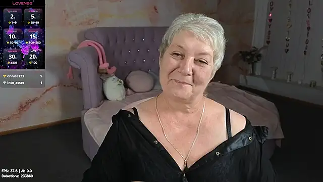 Chatroom XXX en direct de Poppy_Pulse