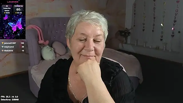 Chat XXX en directo de Poppy_Pulse