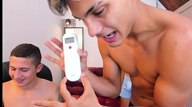 Seductive_BoysW Webcamshow