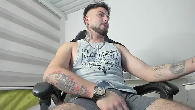 AaronHardi webcam show