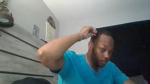zdaddymm: διαδικτυακό σόου στην κάμερα