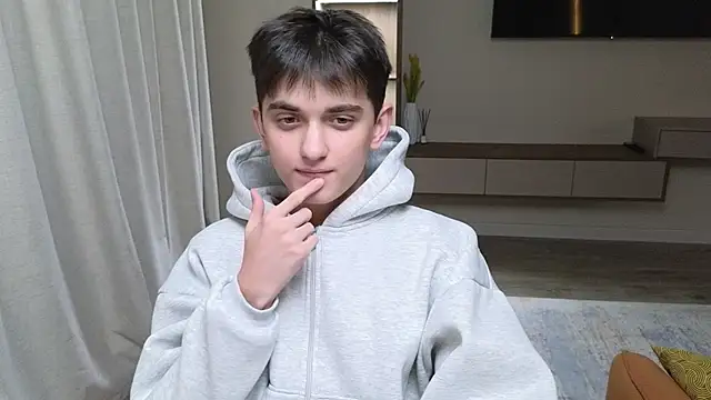 alexander_18_xxl: διαδικτυακό σόου στην κάμερα