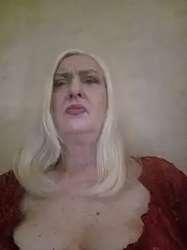 Julia20X's Live Chat Room