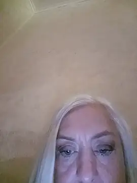 Julia20X Adlı Modelin Canlı Sohbet Odası