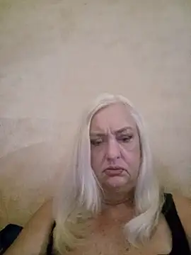 Julia20X Adlı Modelin Canlı Sohbet Odası