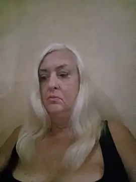 Julia20X webcam show