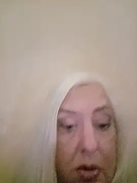 Julia20X Webcam-Show