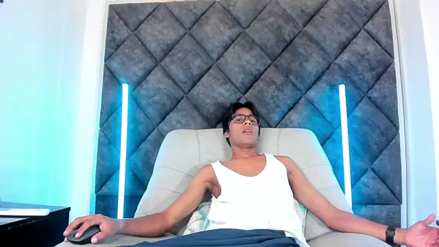 LiamKron Adlı Modelin Canlı XXX Sohbeti