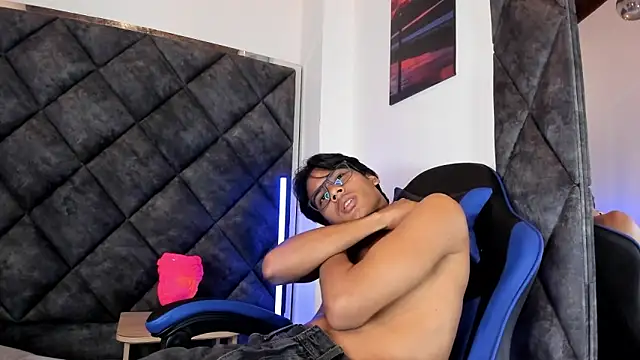 LiamKron Adlı Modelin Web Kamerası Şovu
