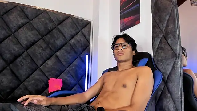 LiamKron 在線直播表演