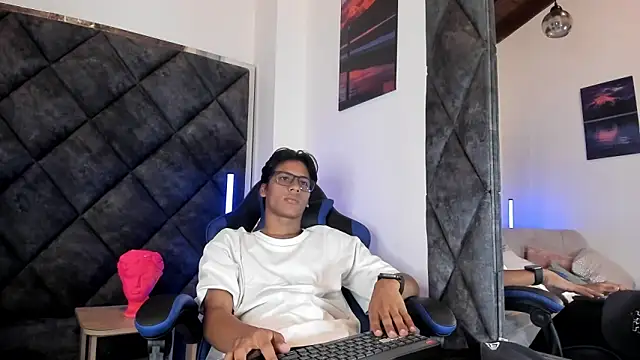 LiamKron Pertunjukan Webcam