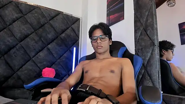 Show modela LiamKron na web-kameri