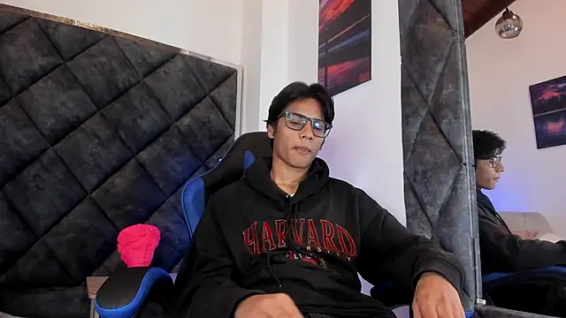 LiamKron: διαδικτυακό σόου στην κάμερα
