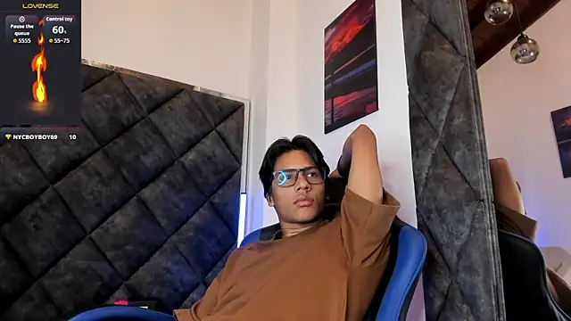 Show modela LiamKron na web-kameri