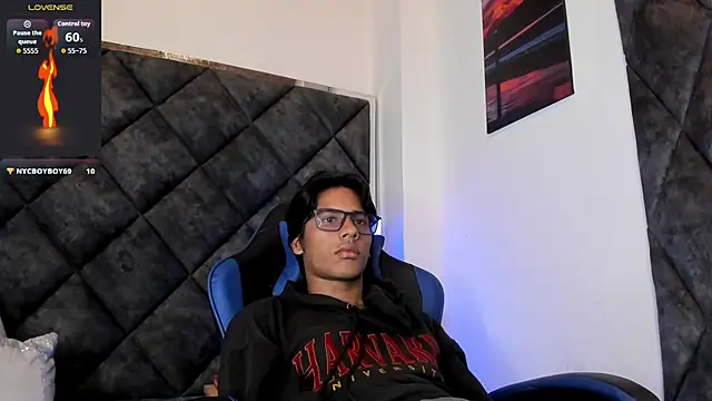 Show modela LiamKron na web-kameri