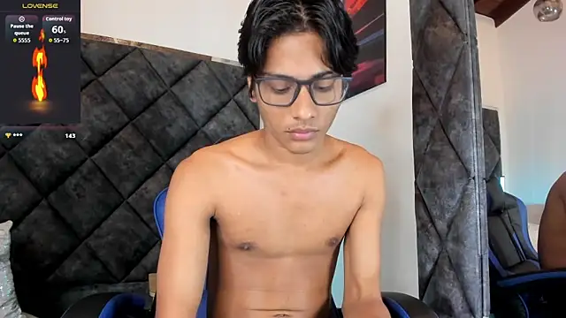 LiamKron 在線直播表演